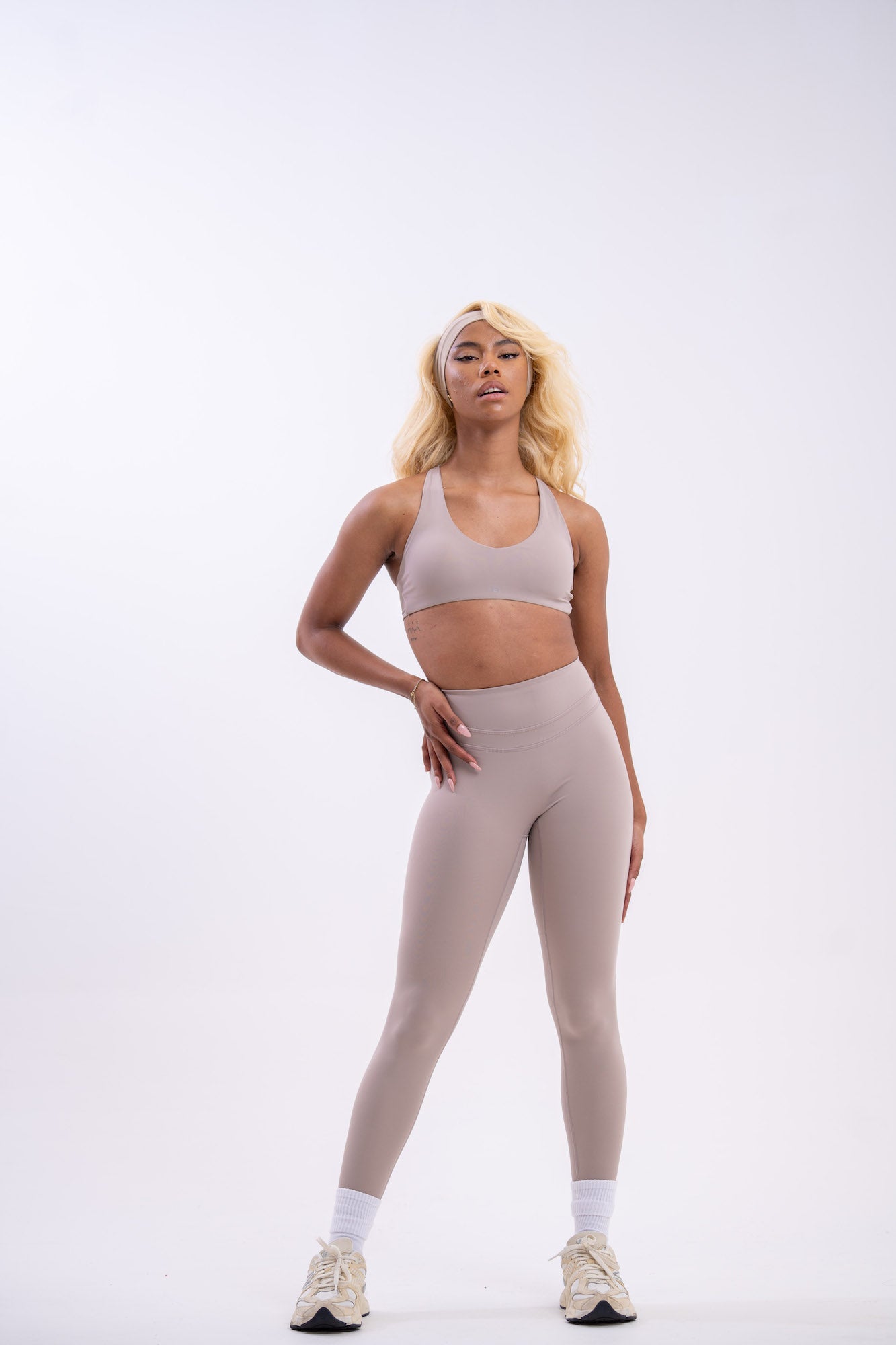 SkinFlow Leggings in Oat Cream