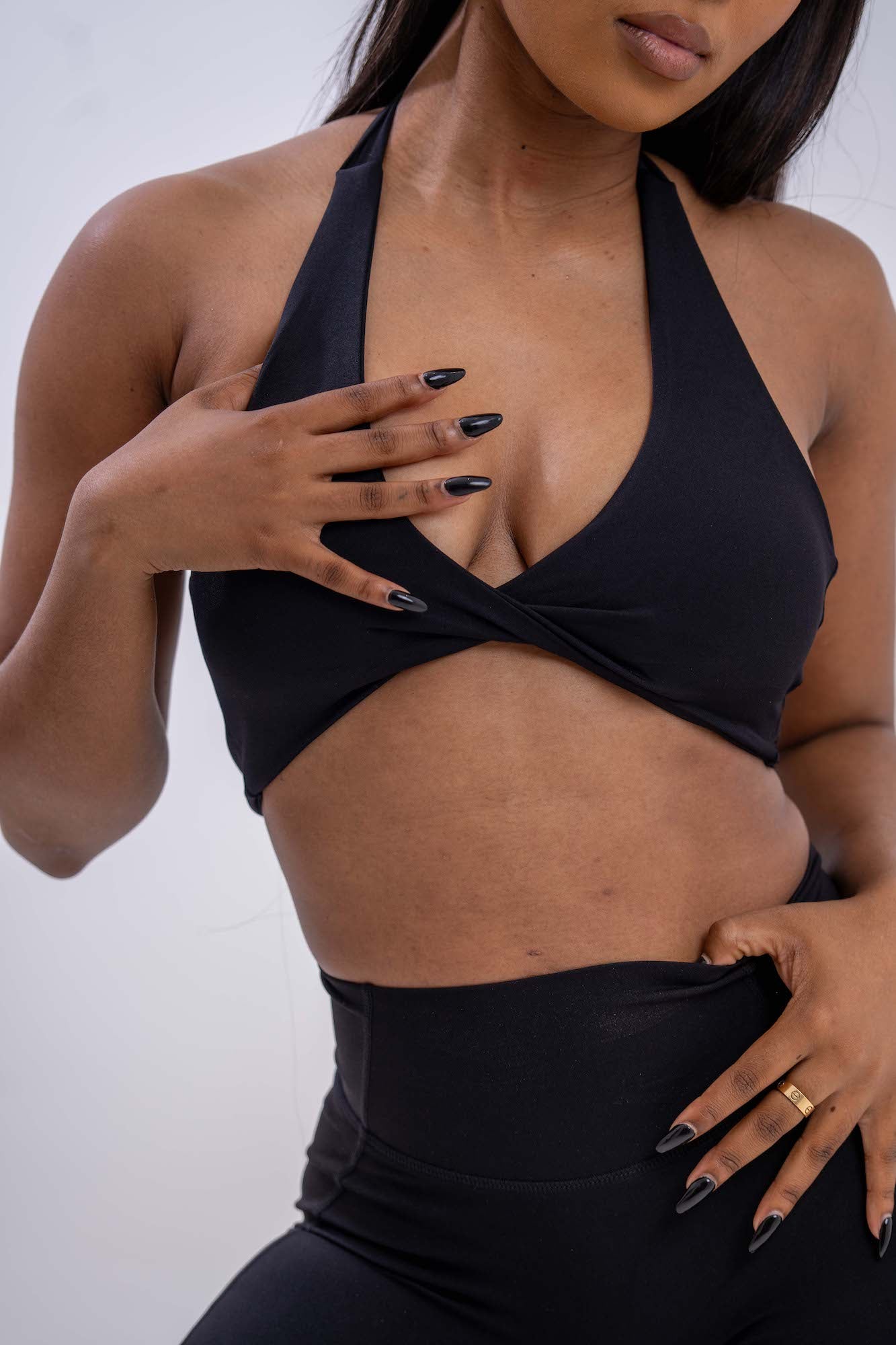 Elevate Twist Bra in Jet Black