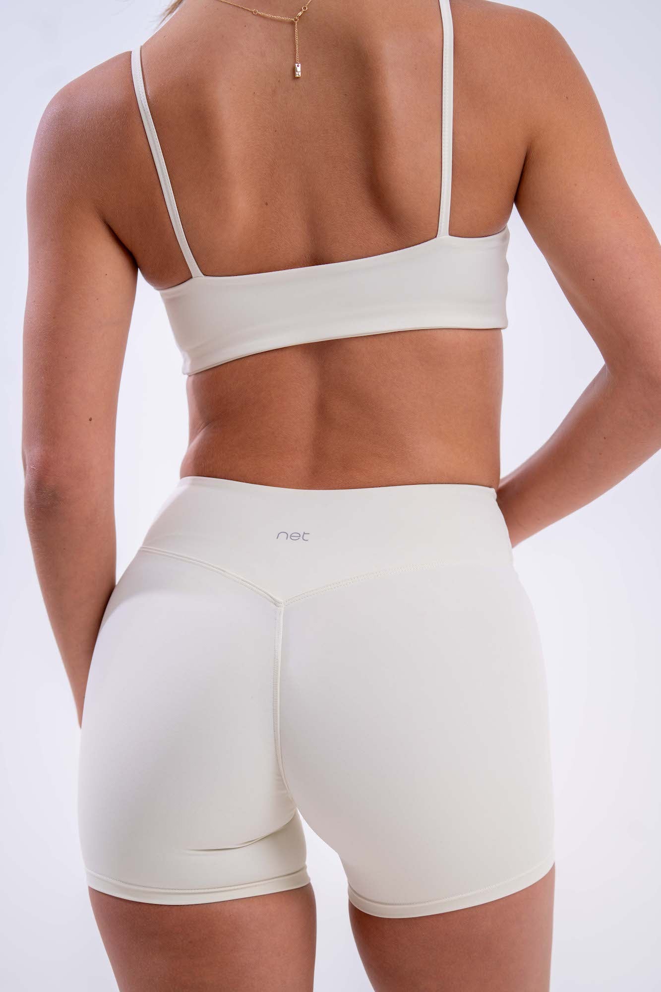 The Serving Shorts in Champagne Mist