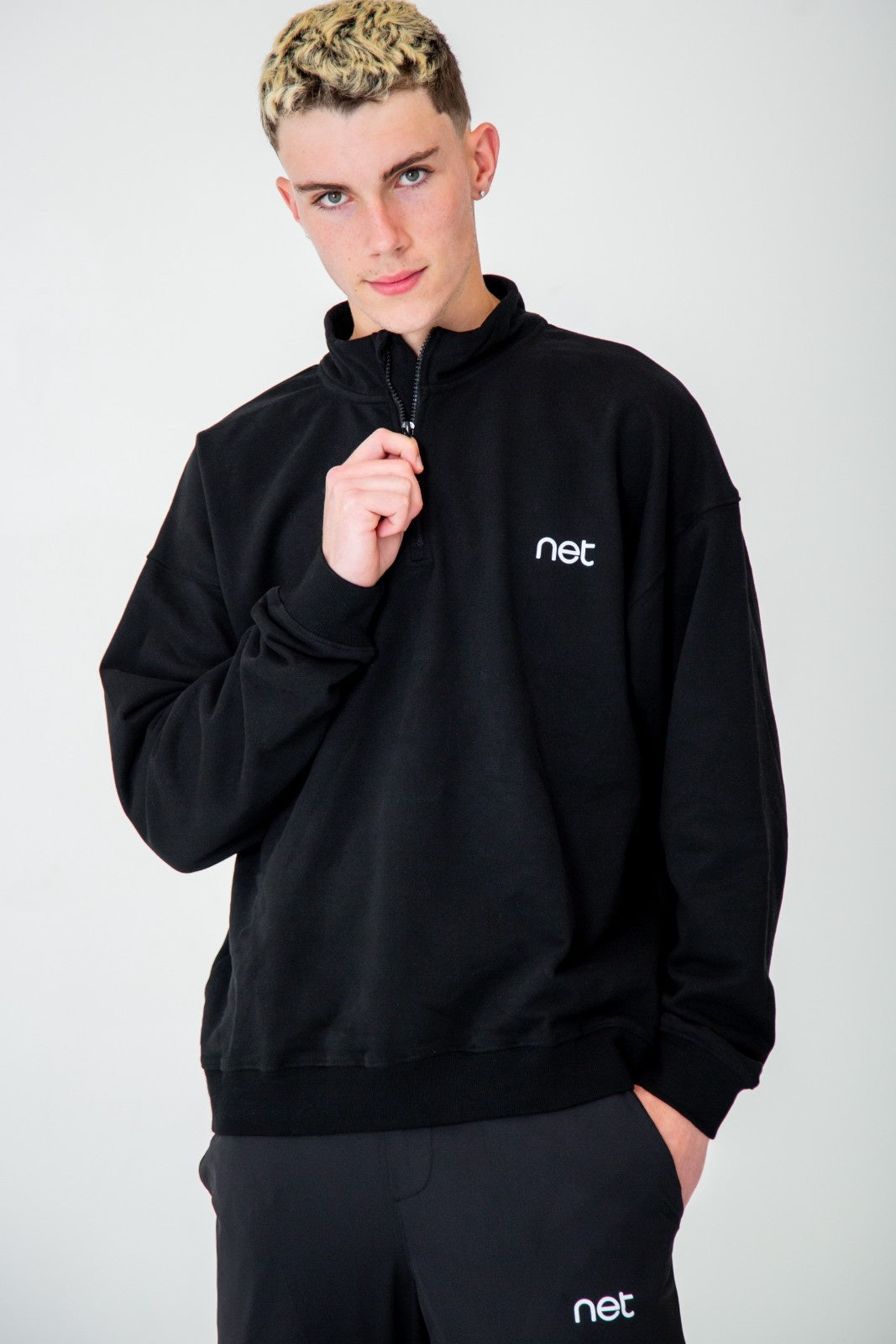 Baseline 1/4 Zip Pullover in Black