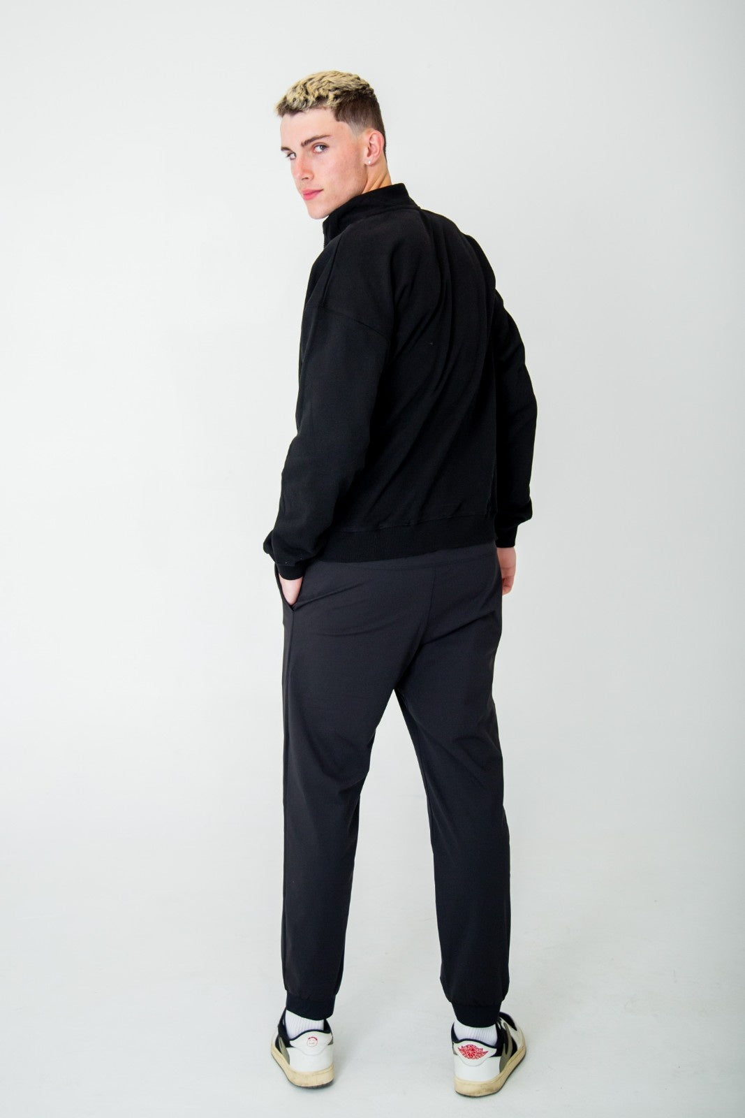 Baseline 1/4 Zip Pullover in Black