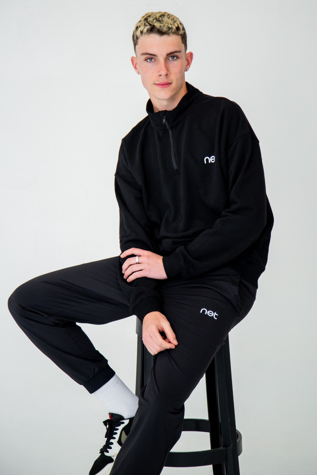 Baseline 1/4 Zip Pullover in Black
